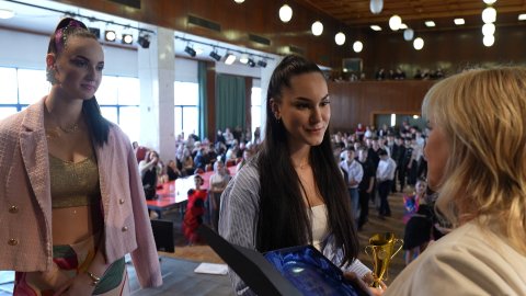 Od krasobruslení k dokonalým tahům na ženských tvářích.